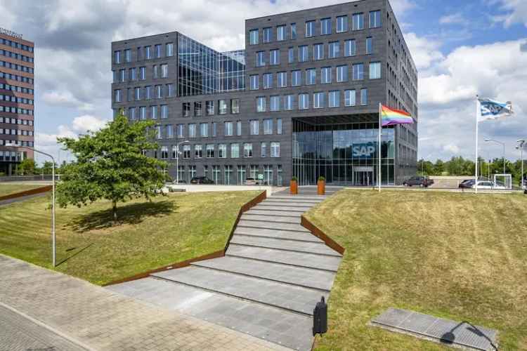 200 3193 m2 Kantoorruimte te Huur Den Bosch A2 A59