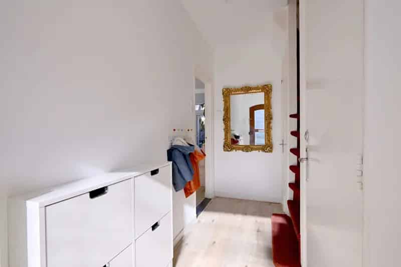 Ruime Tweekapper met Moderne Keuken en Badkamer in Deventer