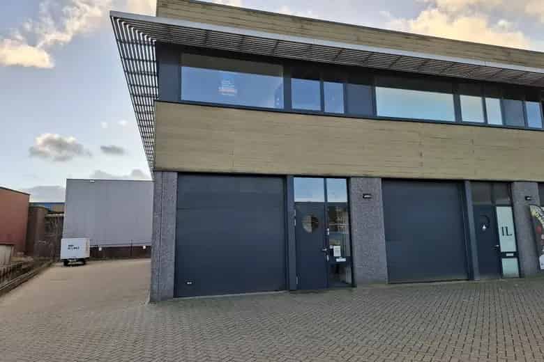 70 m2 Kantoorruimte Diemen te Huur