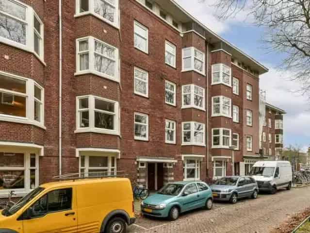 Amsterdam Vancouverstraat: Gedeeltelijk gerenoveerde woning met 2 badkamers