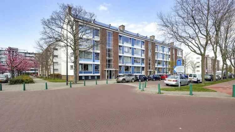 Woning nabij Winkelcentrum In de Bogaard en NS-station