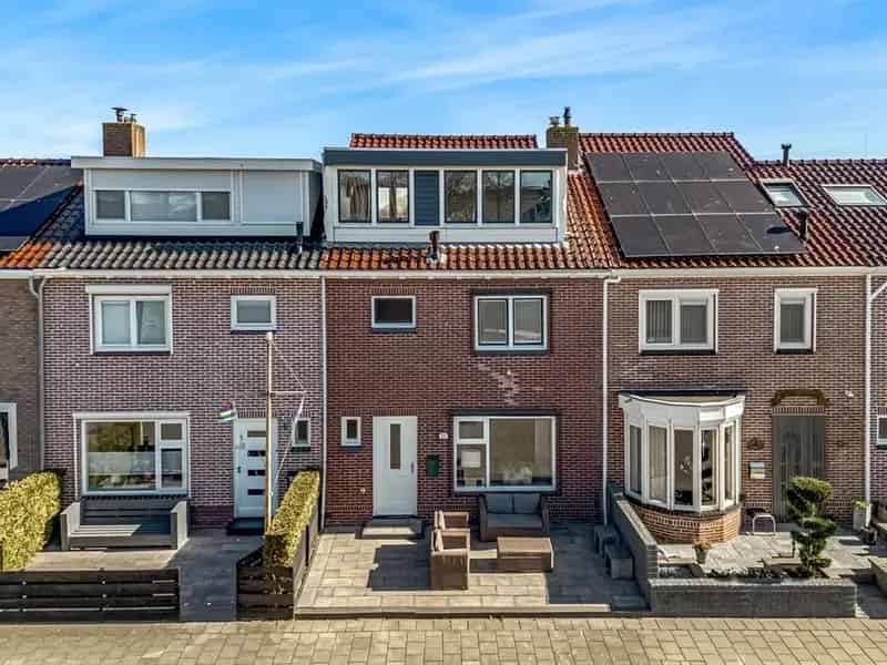 5 Slaapkamers Eengezinswoning Rustige Straat Nabij Voorzieningen
