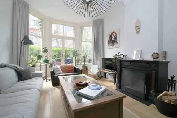 Ruime 6 Slaapkamers Huis te Huur in Duinoord