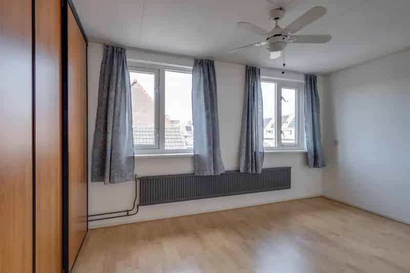 Huis te koop Deventer: Ruime Hoekwoning met Garage en Venenpark Uitzicht