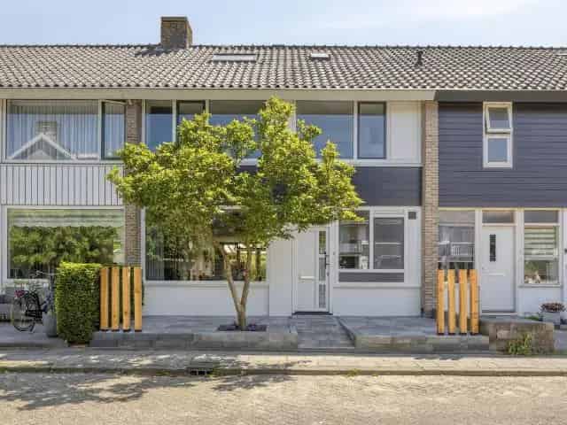 Ruime Tussenwoning Barendrecht 5 Slaapkamers 11 Zonnepanelen