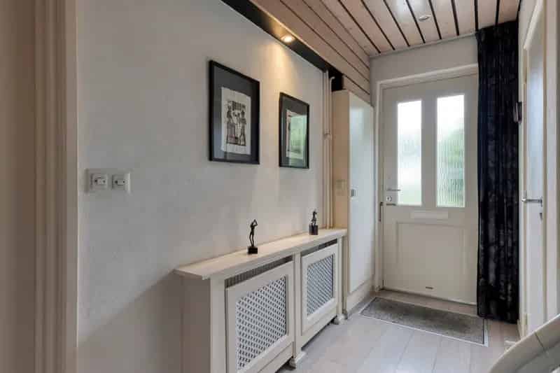 Ruime Tussenwoning met Uitbouw Garage en 4 Slaapkamers