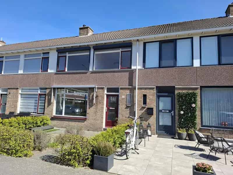 Rotterdam IJsselmonde Hagenbuurt: Eengezinswoning met 4 slaapkamers