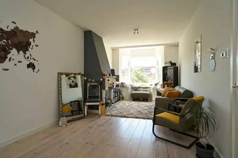 Zeer ruime bovenwoning 4 slaapkamers Laan van NOI