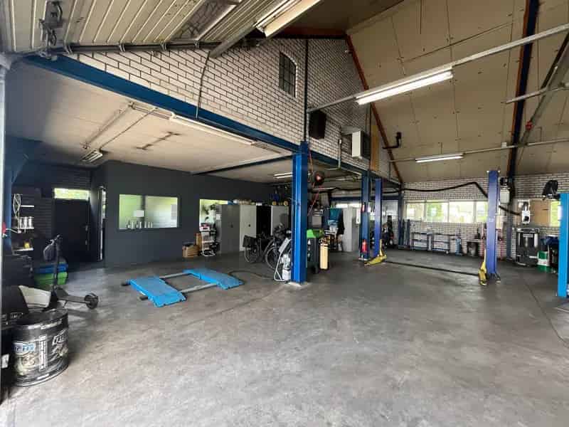 Garage te Huur Nijkerk Edisonstraat 300m² 4 Hefbruggen