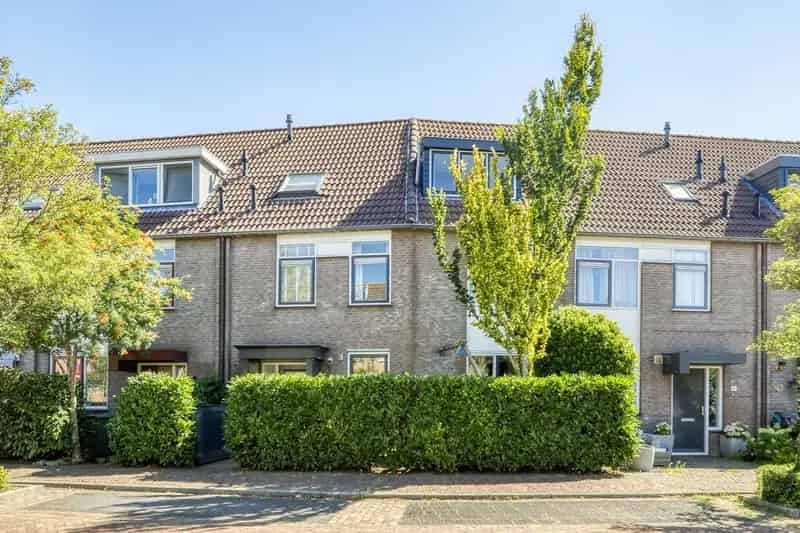 Ruime gezinswoning 6 slaapkamers 2 badkamers Muiderberg