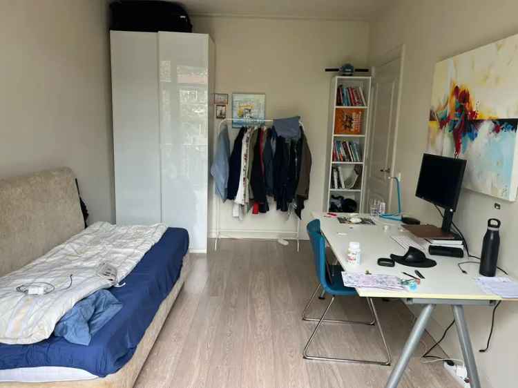 Kamer te Huur: Modern Gemeubileerd Appartement met Dakterras