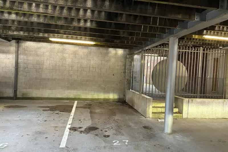 Parkeerplaats Amsterdam - Beveiligd - Direct Beschikbaar