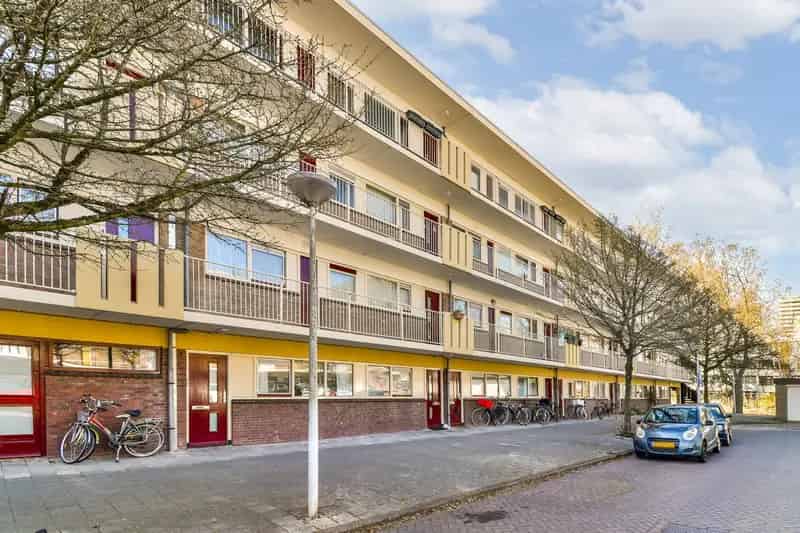 Appartement te koop Buitenveldert gerenoveerd 2 slaapkamers tuin