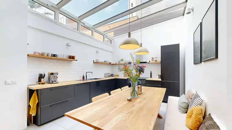 Appartement Amsterdam 4 slaapkamers water uitzicht parkeerplaats