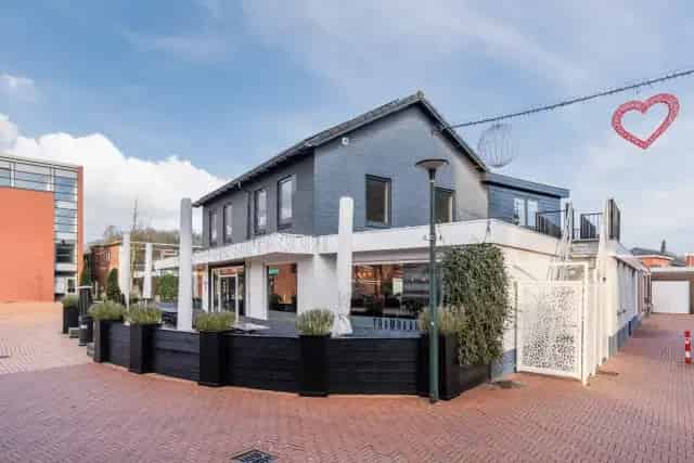 Lunchroom Oosterwolde te Koop Inclusief Onroerend Goed