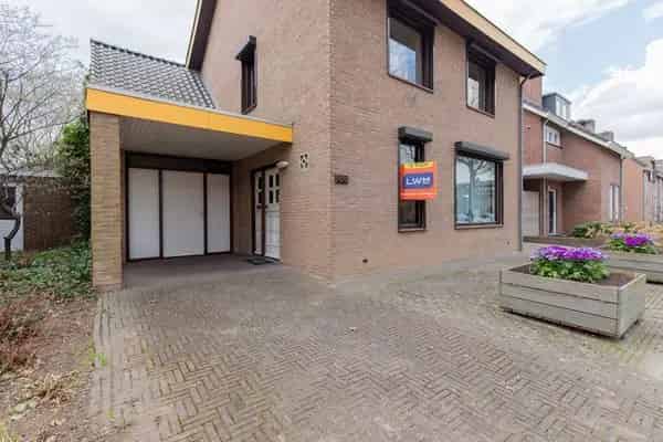Charmante Eengezinswoning Overhoven 6 slaapkamers Grote Tuin