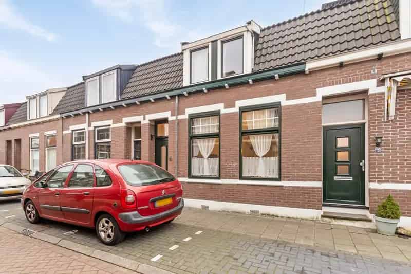 Huis te koop Wormerveer: 3 slaapkamers jaren 20 stijl