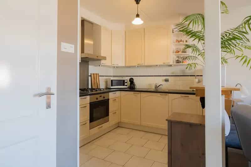 2-Kamer Appartement IJmuiden: Balkon, Open Keuken, Nabij Strand