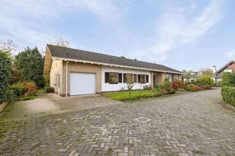 Semibungalow Maasdam 2 slaapkamers grote garage 16 zonnepanelen
