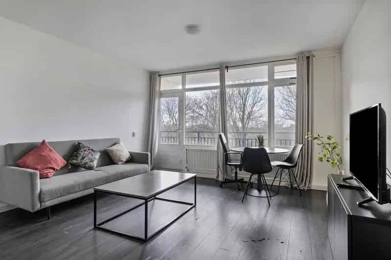 Gerenoveerd appartement Amsterdam Zuidoost 5 slaapkamers