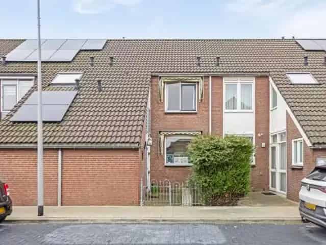 Een gezinswoning aan het water in Landsmeer nabij Amsterdam