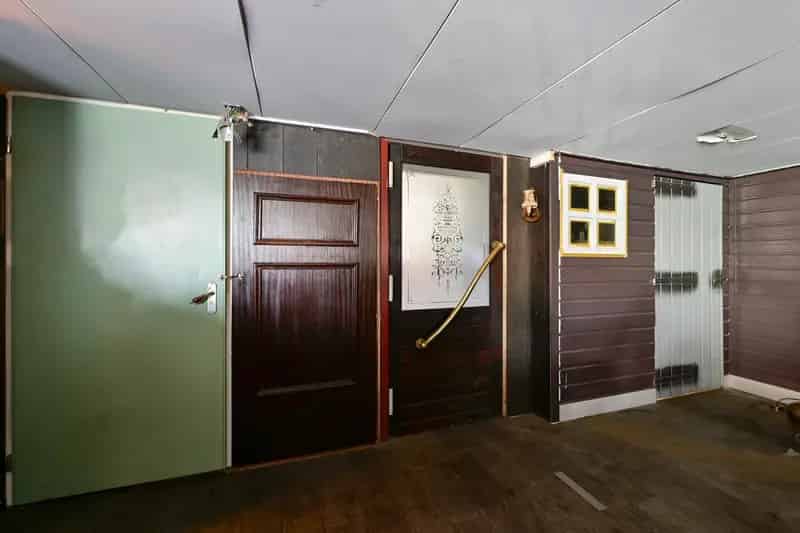 Royale Bedrijfshal met Appartement en Grond Kootwijkerbroek