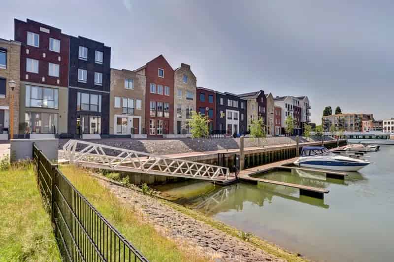 Luxe Kadewoning Spijkenisse 4 slaapkamers Aan Het Water