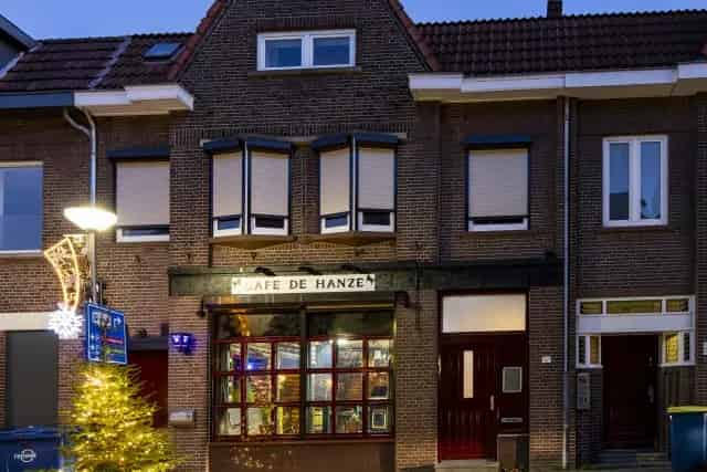 Voormalig café met ruime bovenwoning