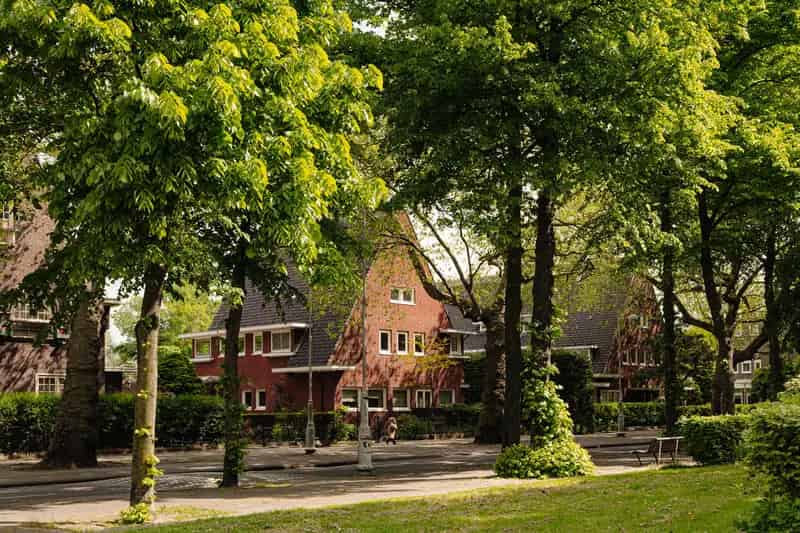 Villa Apollo Amsterdam Zuid: Ruime Jaren 30 woning aan het water