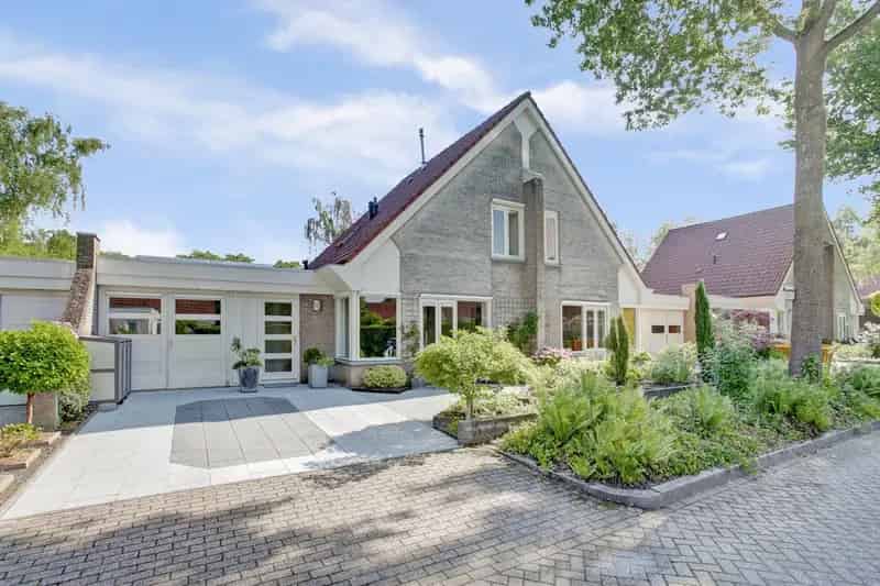 Semi-bungalow Zeewolde Ruime Praktijkruimte Levensloopbestendig
