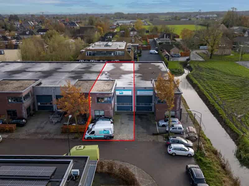 Bedrijfshal te Huur Wijk en Aalburg 470m2 Kantoor 50m2