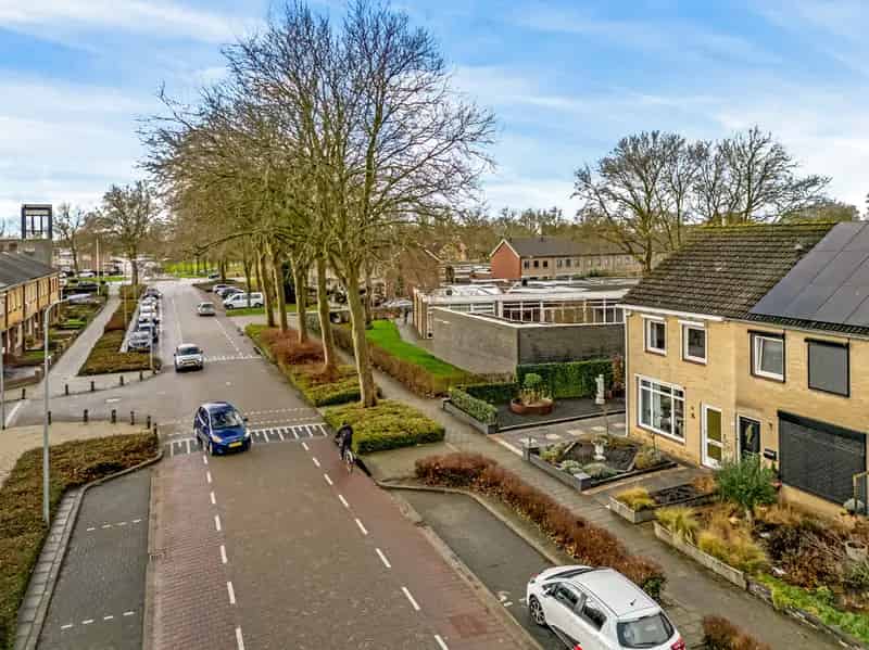 Ruime Hoekwoning met Royale Aanbouw en 3 Slaapkamers