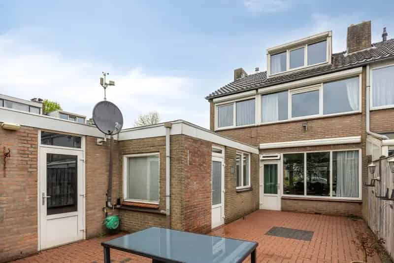 Hoekwoning Best 4 slaapkamers grote tuin en garage