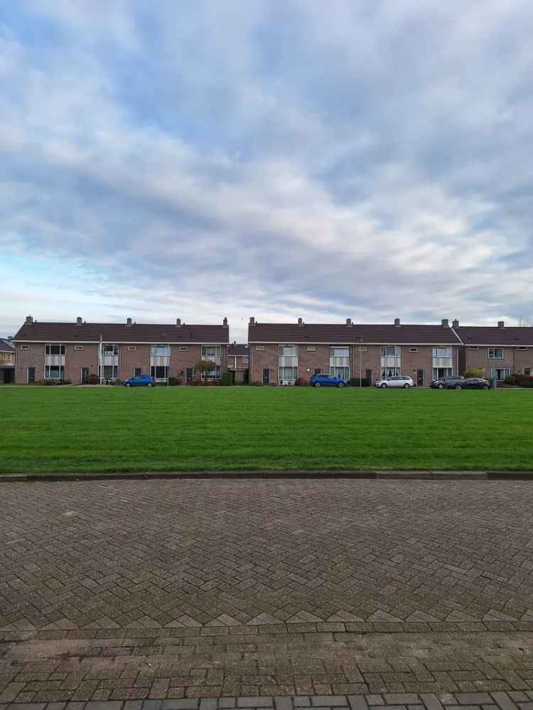 Huis Te Huur in 42, Dokter Dooremansstraat, Lage Zwaluwe, Noord-Brabant