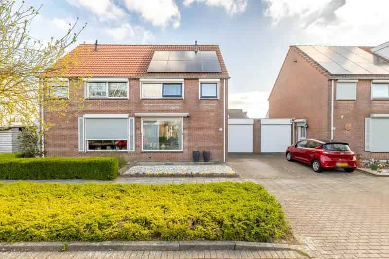 Tweekapper Lewedorp: Ruime woning met garage en 8 zonnepanelen