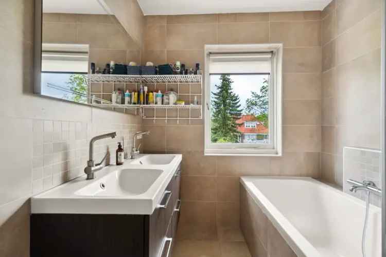 Ruime Jaren 30 Hoekwoning Arnhem 5 Slaapkamers Diepe Tuin