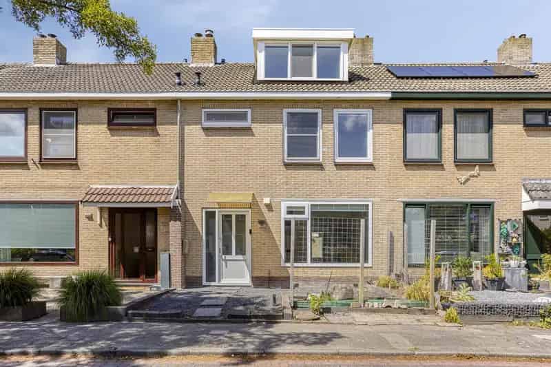Ruime 5 Slaapkamers Tussenwoning Bomenwijk