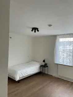 Ruime 4 Slaapkamers Huis 122m² te Huur in Brielle