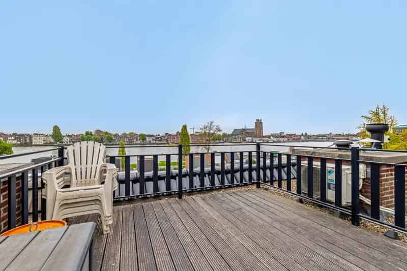 Luxe Hoekwoning Oude Maas 3 slaapkamers 2 badkamers Dakterras Garage