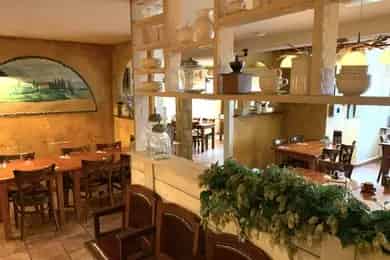Horeca Hippolytushoef: Italiaans Restaurant met Bedrijfswoning