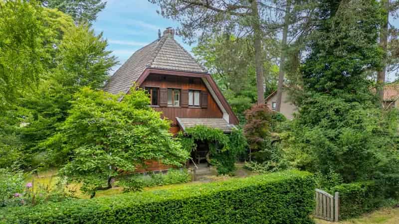 Huis te koop Doorn: Bosvilla met Bijgebouw en Ruime Tuin