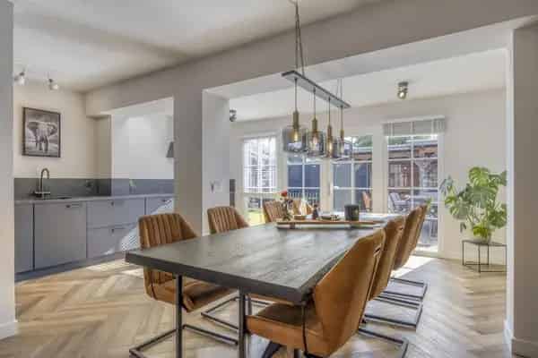 Moderne Tweekapper met Zwembad te Someren
