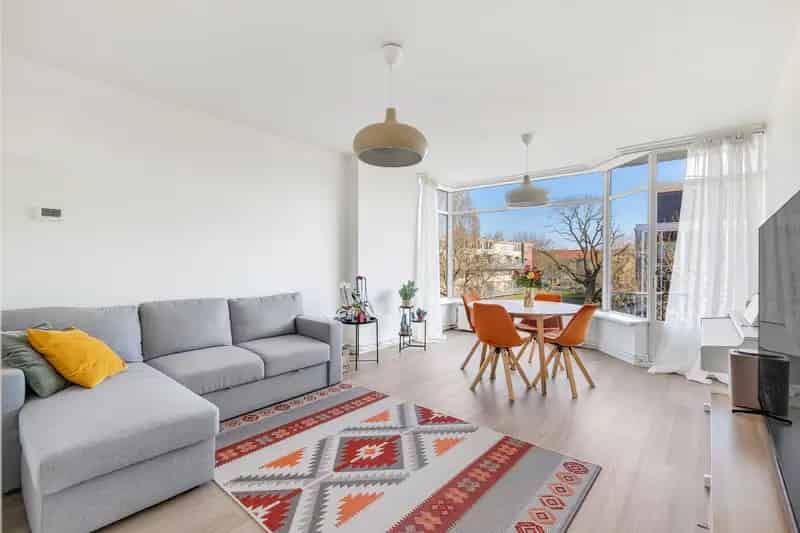 Gerenoveerd 3-kamer hoekappartement Hilversum