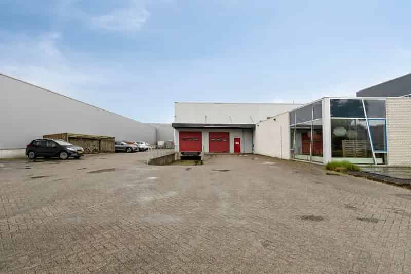 Bedrijfshal Uden 350m2 te huur met buitenterrein