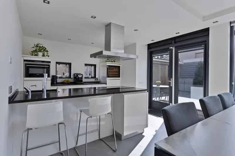 Luxe 2-onder-1-kapwoning Purmer Zuid 3 slaapkamers riante garage