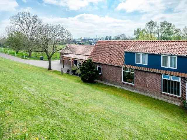 Half vrijstaande dijkwoning te koop Woudrichem