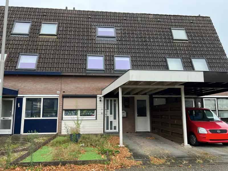 Ruime starterswoning 3 slaapkamers diepe tuin eigen parkeerplaats