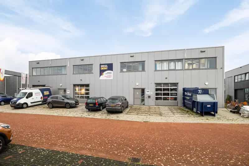 Bedrijfshal Arnhem 808m2 te huur Kantoor 133m2 Parkeerplaatsen