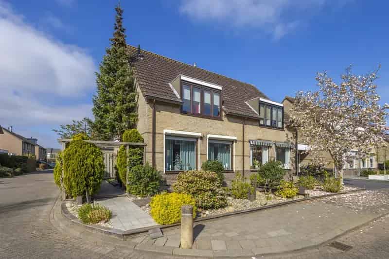 2-1 Kapwoning Westwijk 4 slaapkamers Garage Zonnepanelen