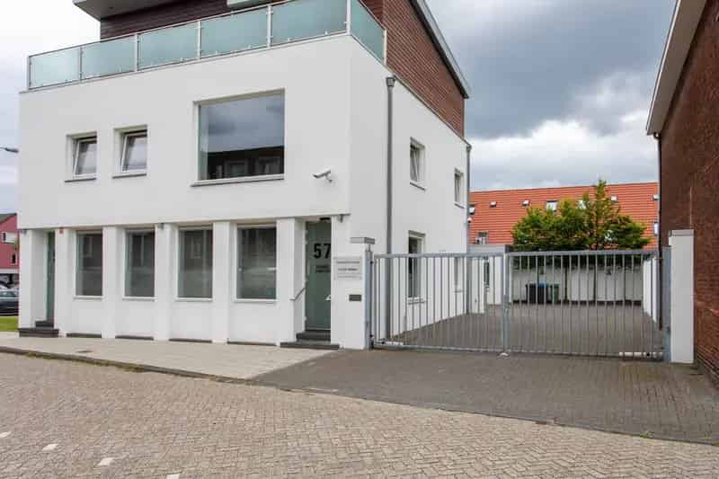 Praktijkruimte met Appartement te Koop Enschede